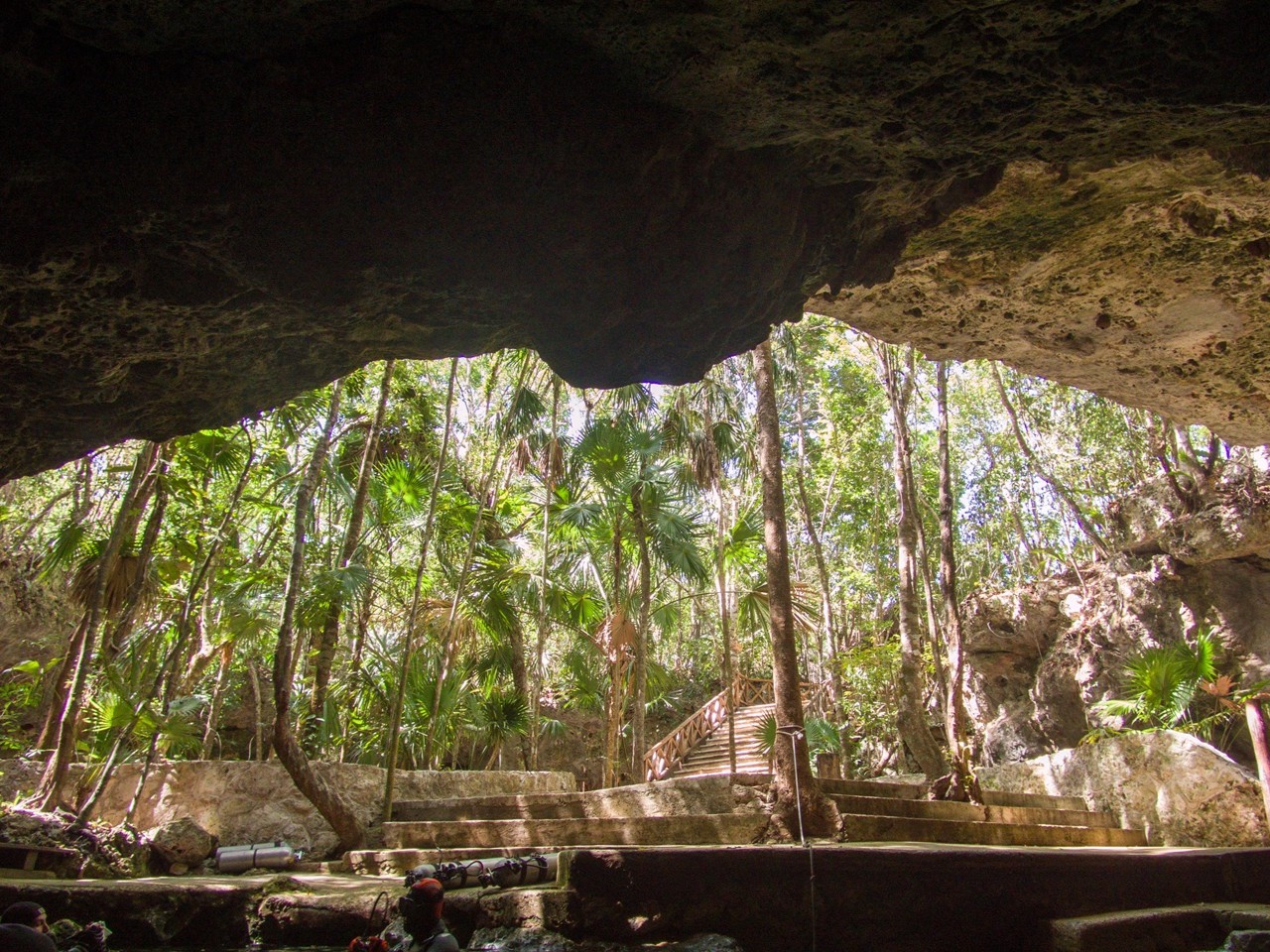 Blick raus aus der Cenote